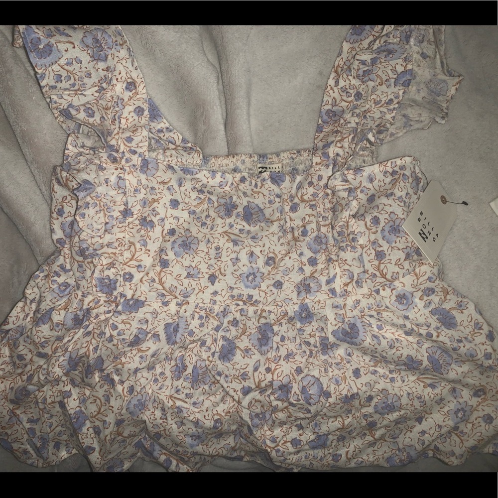 Super cute cropped top from Billabong. Never before worn still has tags on it.